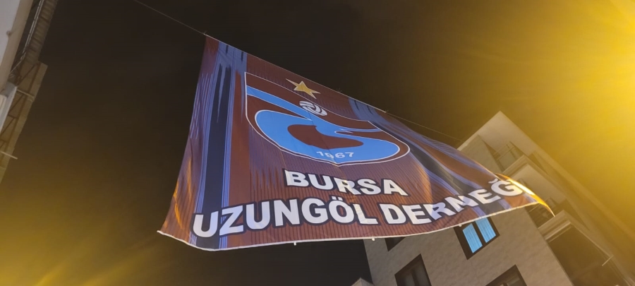 Bursa Uzungöl Derneği Gençlik Kollarından Dev Trabzonspor Bayrağı Şöleni
