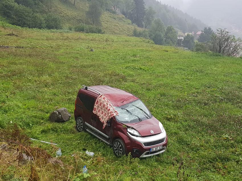 Koşon Deresi Mevkisinde Bir Araç Yoldan Düştü