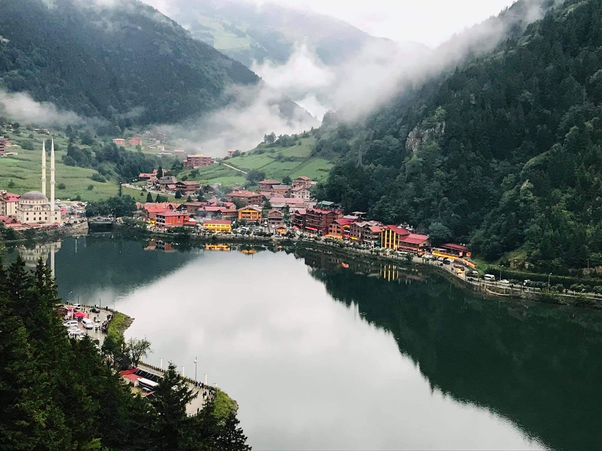 Tam kapanmanın ardından tatilciler Uzungöl